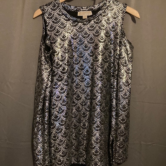 MICHAEL Michael Kors Tops - Michael Kors cold shoulder tunic style blouse great condition